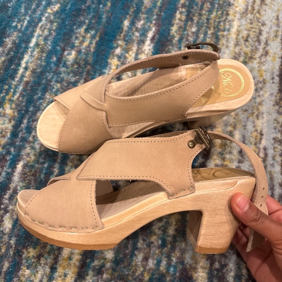 No. 6 bone sandal - Picture 2 of 2